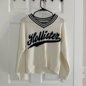 Hollister Oversized V-Neck Logo Cream Knit Sweater
